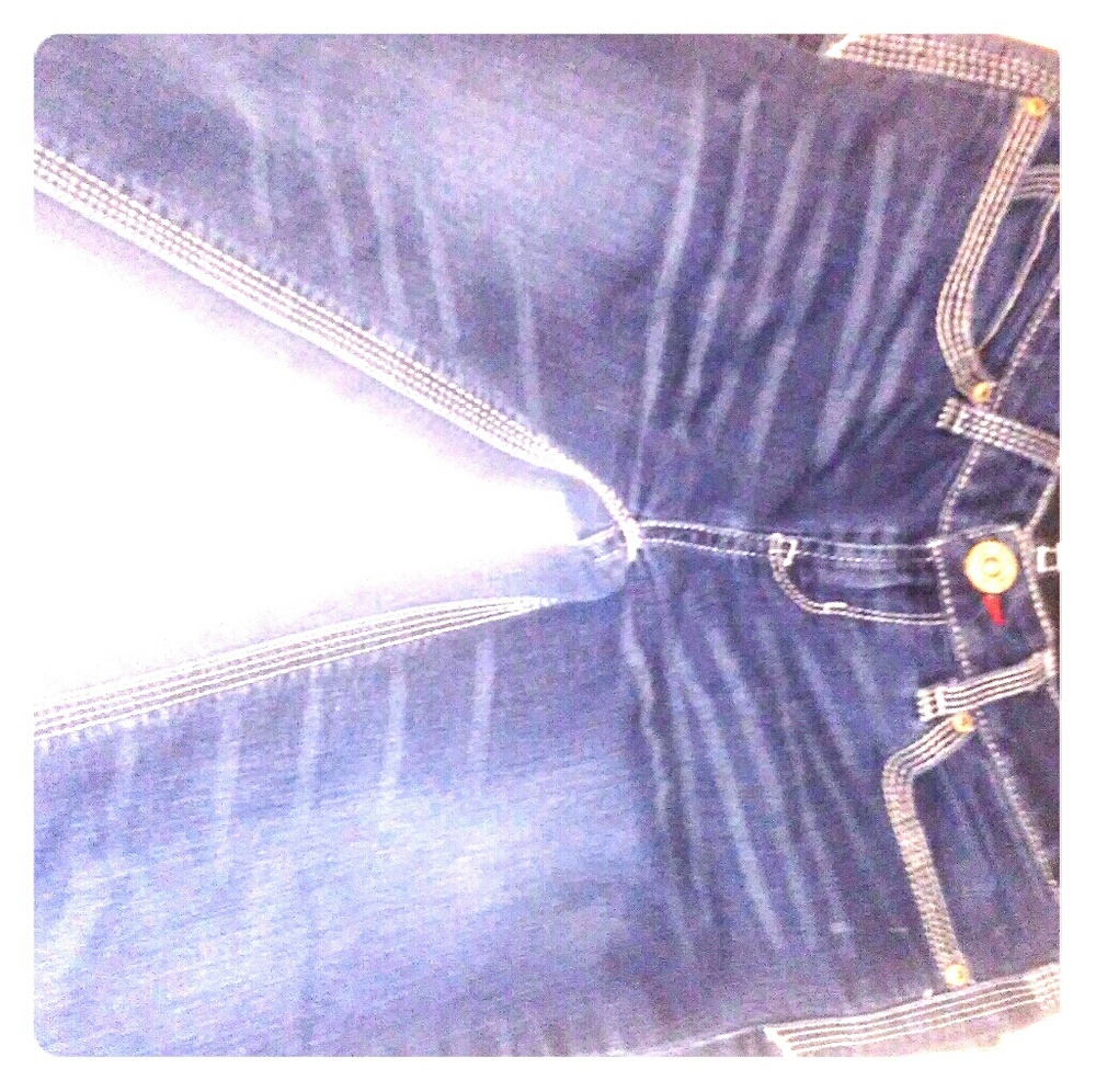 ****SOLD**** bGuess Sophie skinny boot cut.